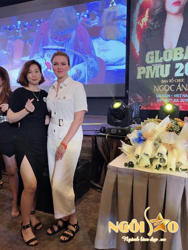 ​Chuyên gia Nguyễn Thị Huyền Trang - giám khảo châu Á Gold Brands Of Asian Beauty Awards 2019 3