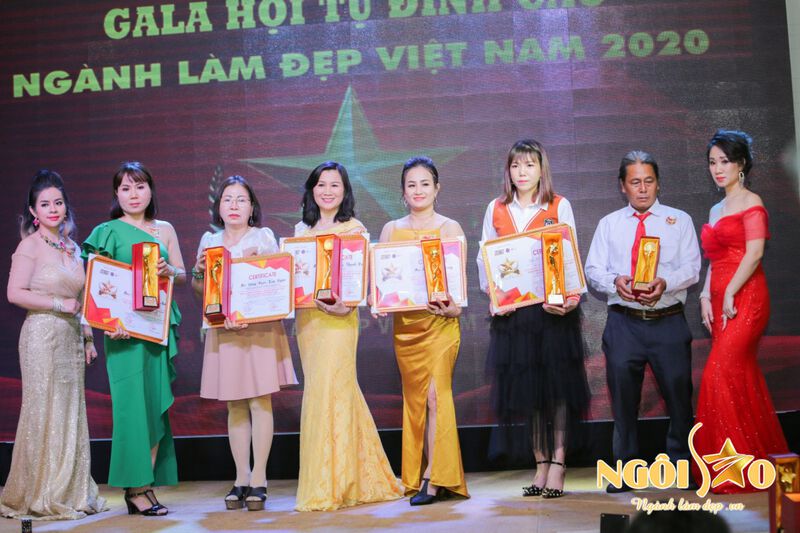 Chuyên gia Phạm Thị Thủy đạt giải thưởng Bàn tay vàng chăm sóc sức khỏe vì cộng đồng 2020 5