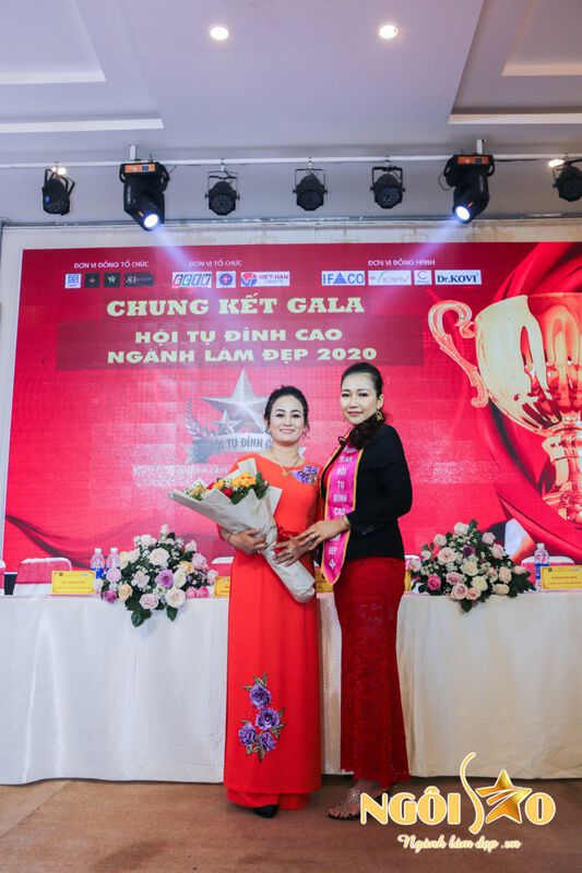 Chuyên gia Phạm Thị Thủy đạt giải thưởng Bàn tay vàng chăm sóc sức khỏe vì cộng đồng 2020 6