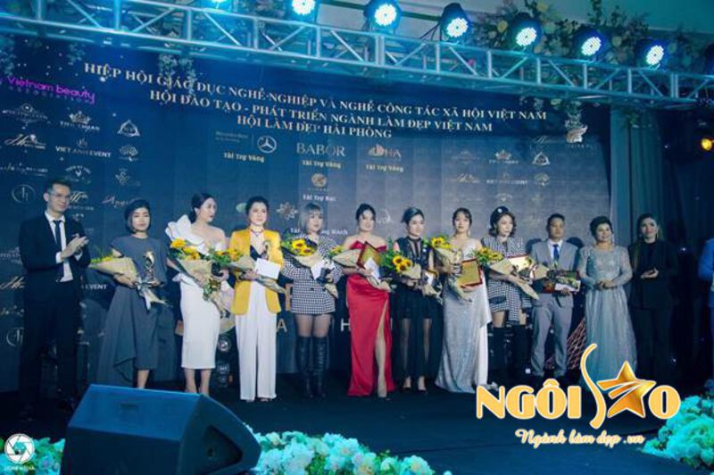 ​Ban giám khảo Hoàng Thảo tự tin tỏa sáng tại Kỷ lục Guinness ngành phun thêu 2020 8