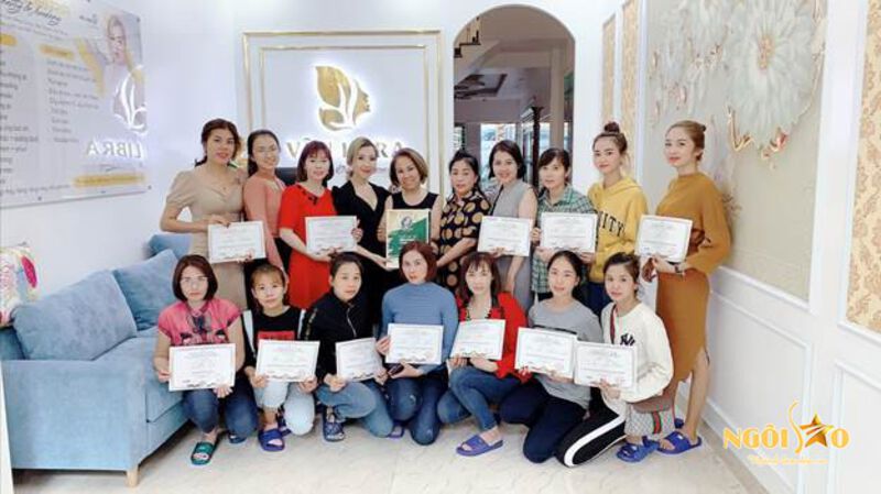​Giám khảo Kỷ lục Guinness ngành phun thêu thẩm mỹ Việt Nam 2020 – Master Hoàng Cẩm Vân 7