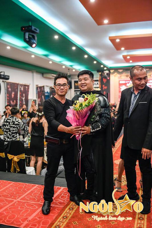​Kỷ lục gia Hưng Kiều Phương đảm nhận vai trò Phó Ban Giám khảo Kỷ lục Guinness tóc tại TP. Hồ Chí Minh 8