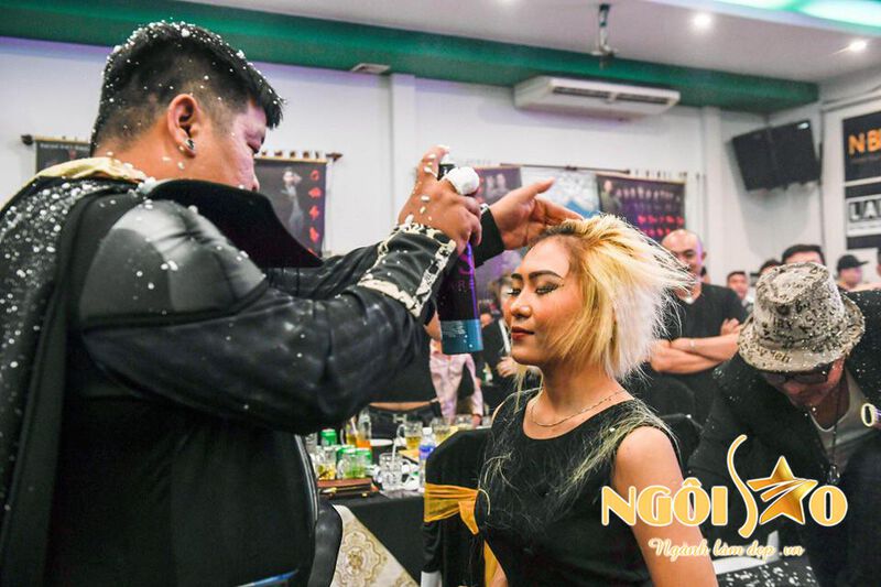 ​Kỷ lục gia Hưng Kiều Phương đảm nhận vai trò Phó Ban Giám khảo Kỷ lục Guinness tóc tại TP. Hồ Chí Minh 4