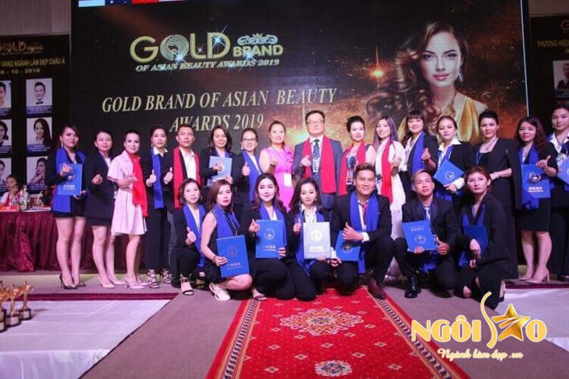 ​Giải 3 châu Á Asia Pacific tỏa sáng trên cương vị mới – giám khảo phun thêu Gold Brand Of Asian Beauty Award 2019 4
