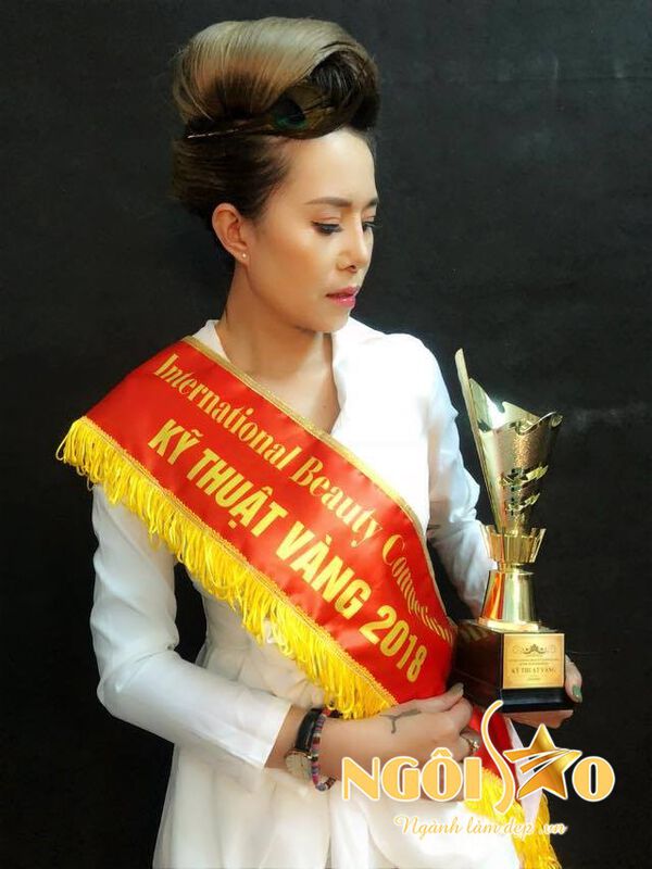 ​Chuyên gia Nguyễn Thị Xuân – giám khảo phun thêu tài năng của Beauty Award 2019 2
