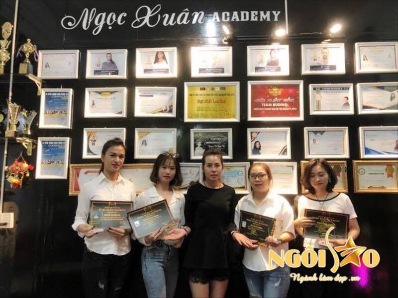 ​Chuyên gia Nguyễn Thị Xuân – giám khảo phun thêu tài năng của Beauty Award 2019 4